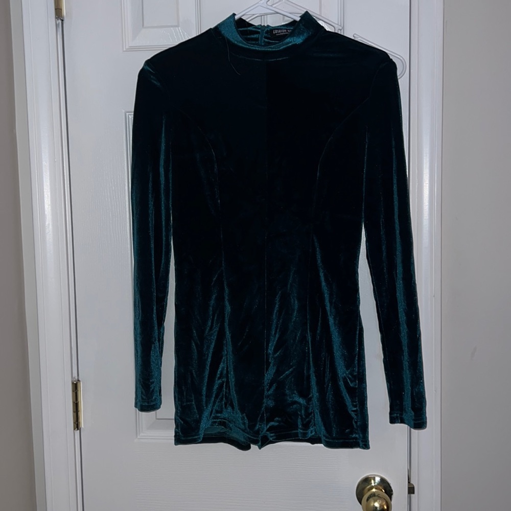 Velvet long sleeve short romper